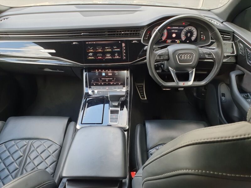 More views of Audi Q8