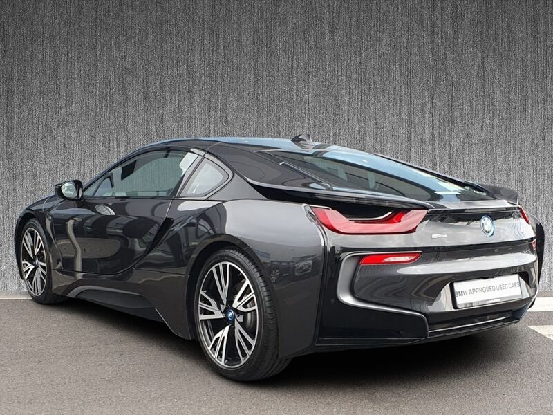 More views of BMW i8