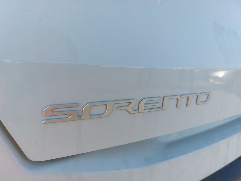 More views of Kia Sorento