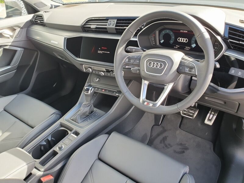 More views of Audi Q3