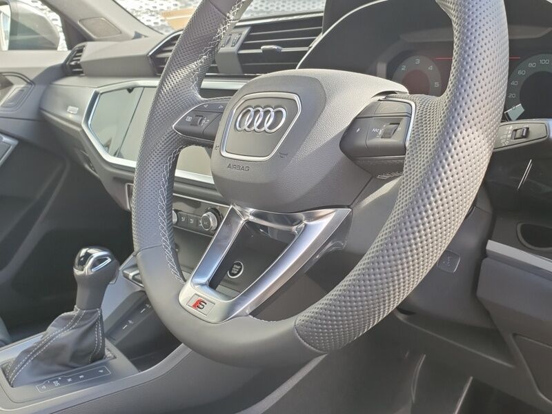 More views of Audi Q3