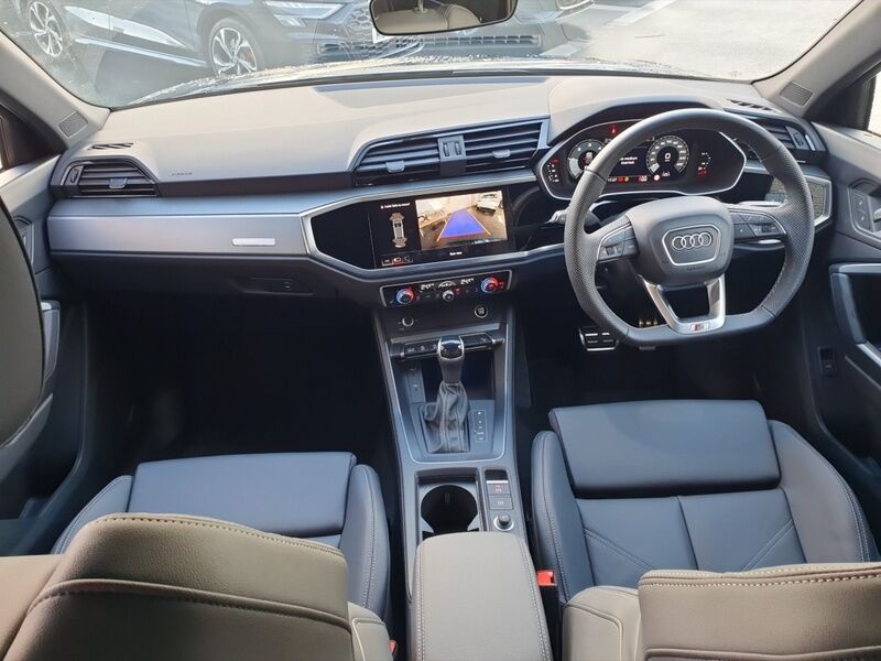 More views of Audi Q3