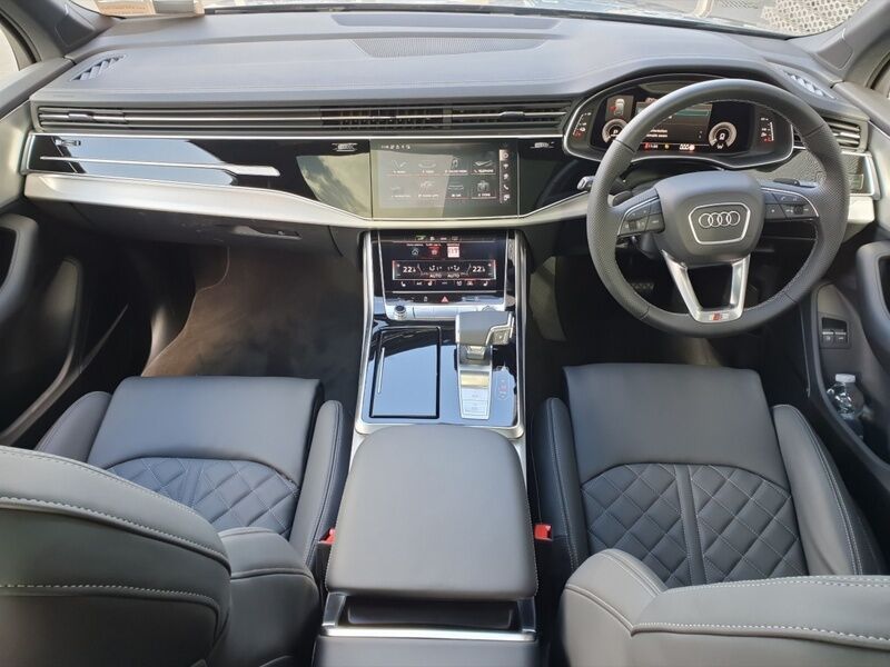 More views of Audi Q7