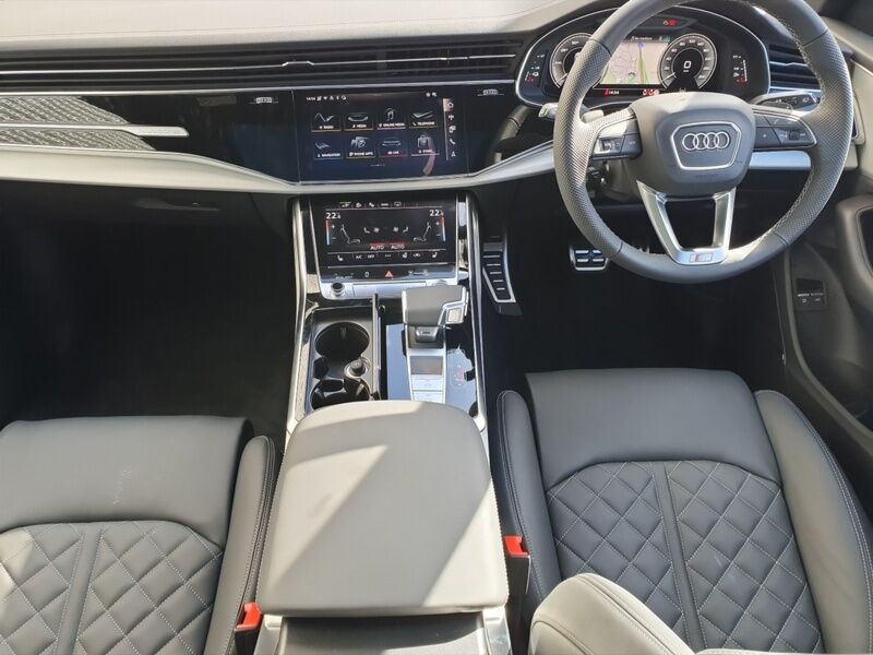 More views of Audi Q8