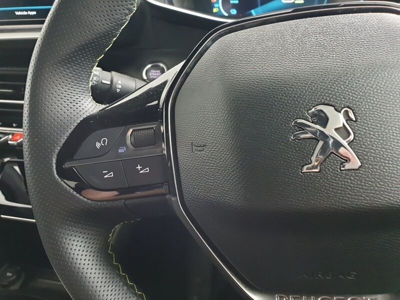 More views of Peugeot 208