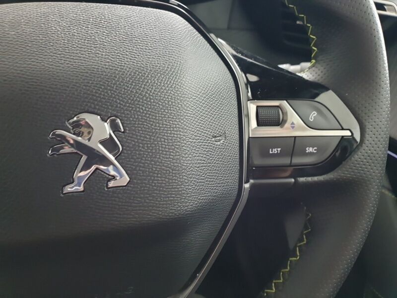 More views of Peugeot 208