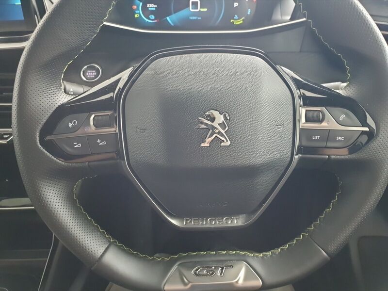 More views of Peugeot 208