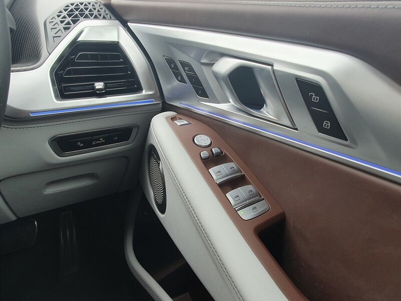 More views of BMW XM