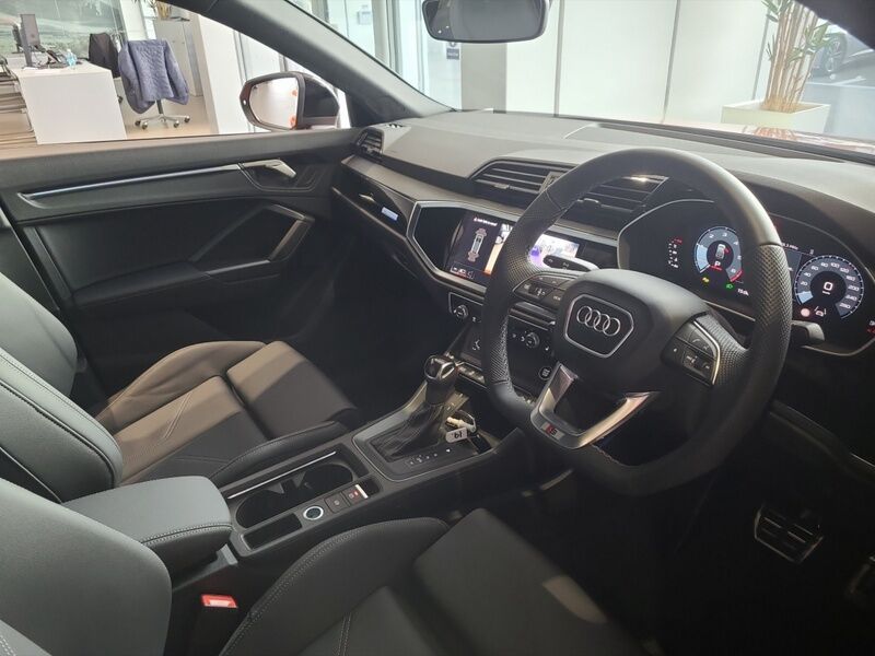 More views of Audi Q3