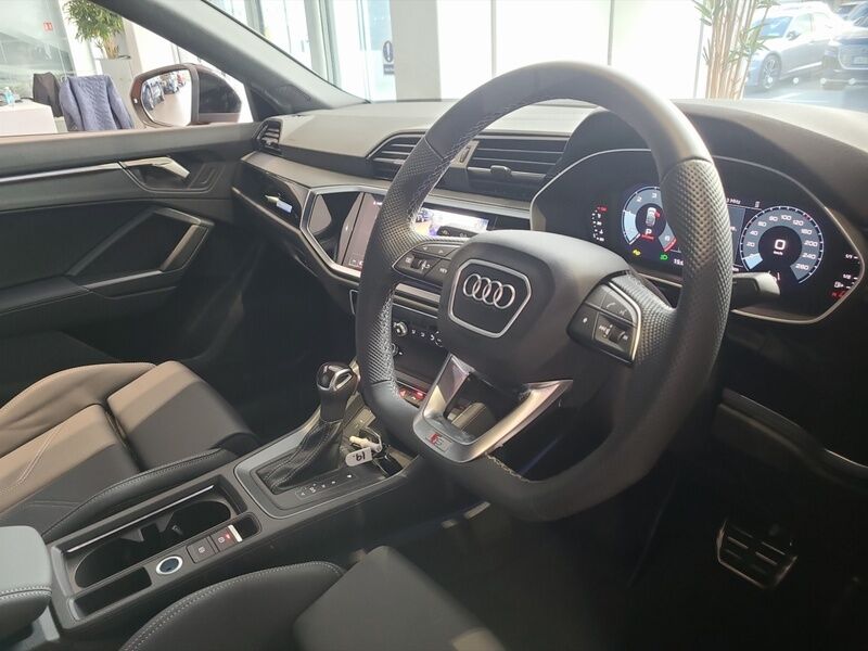 More views of Audi Q3