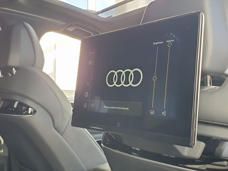 More views of Audi A8