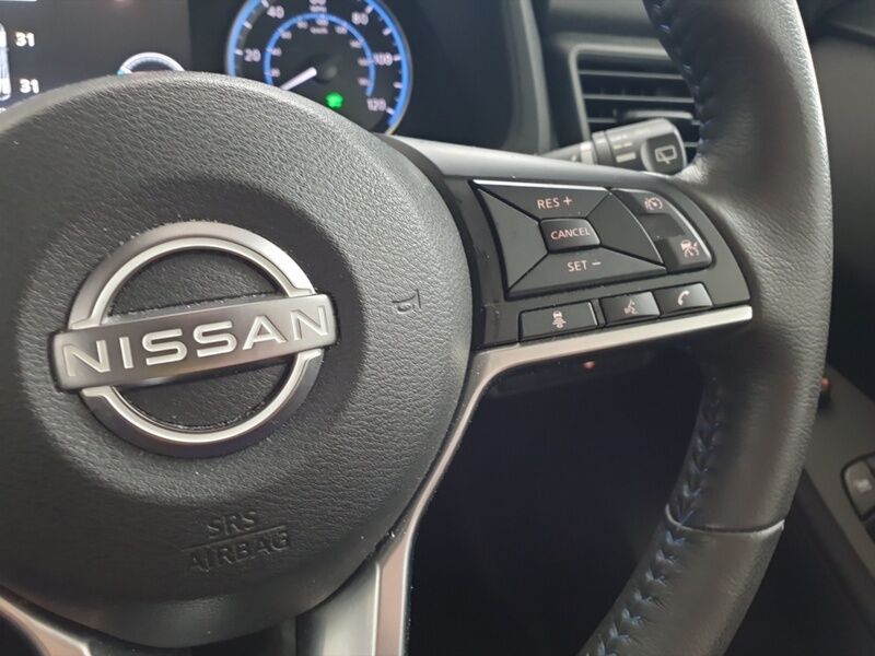 More views of Nissan Leaf