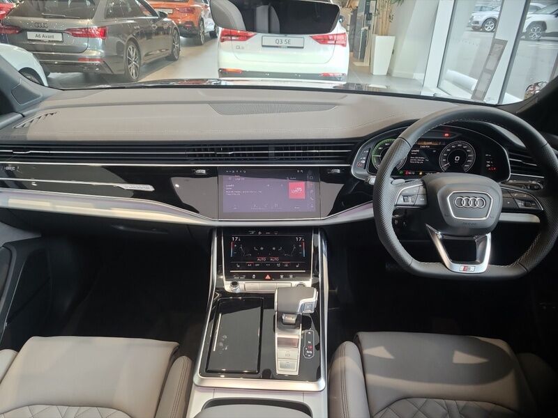 More views of Audi Q7