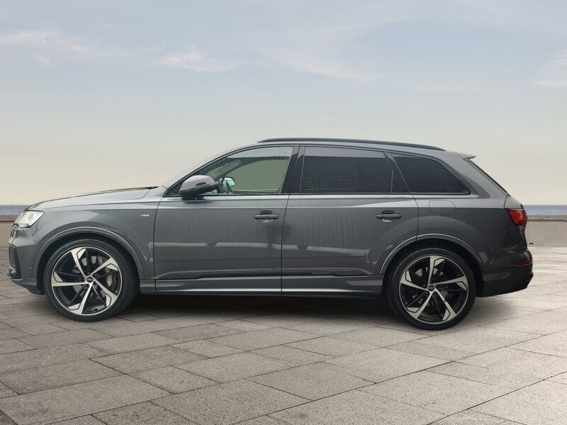 More views of Audi Q7