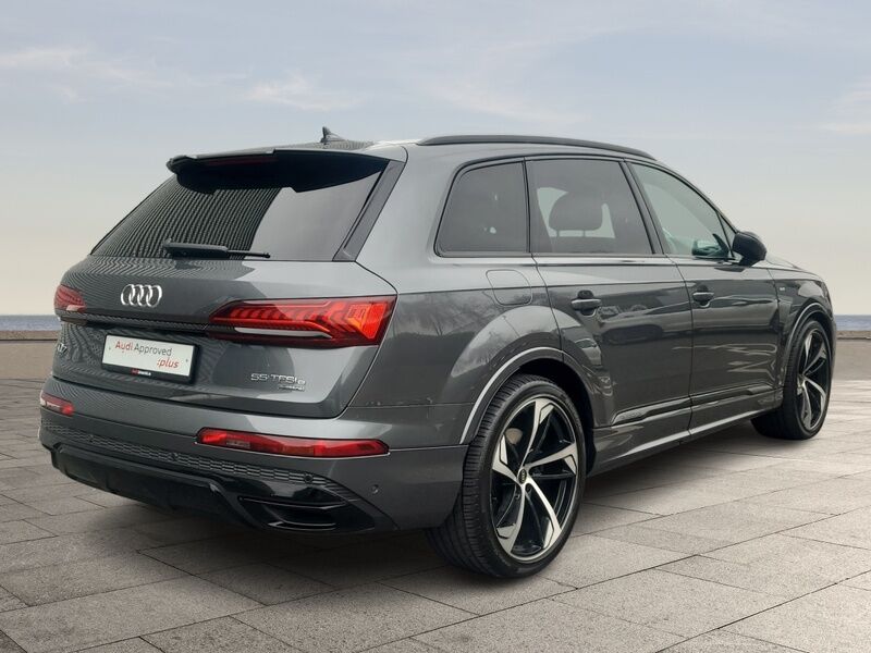 More views of Audi Q7