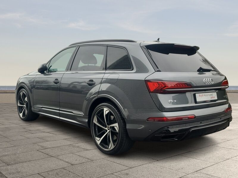 More views of Audi Q7