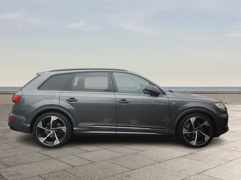 More views of Audi Q7