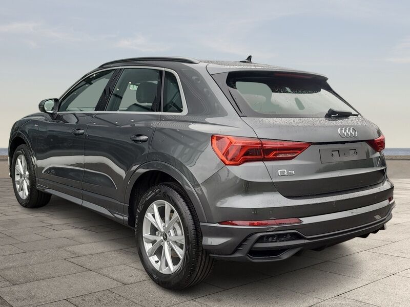 More views of Audi Q3