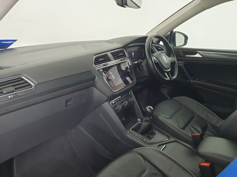 More views of Volkswagen Tiguan Allspace