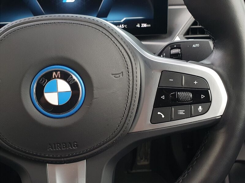 More views of BMW i4