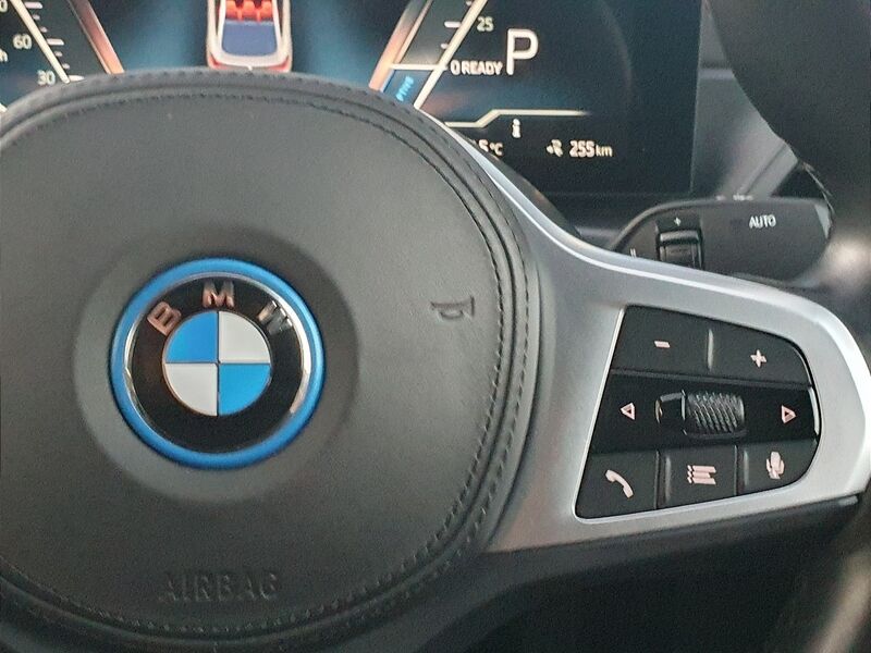 More views of BMW i4