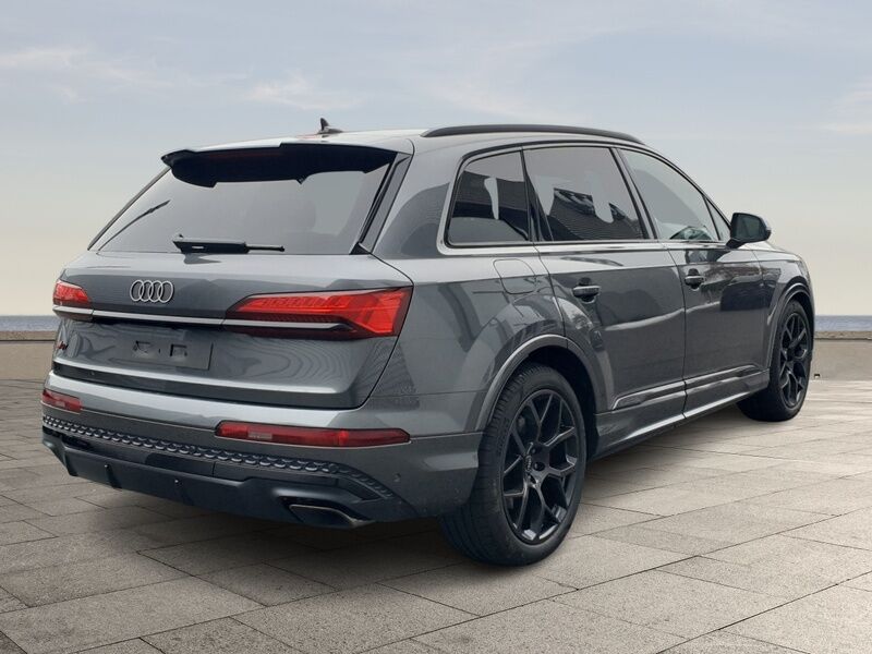 More views of Audi Q7