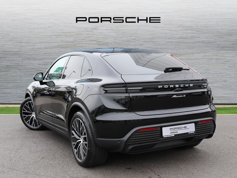 More views of Porsche Macan