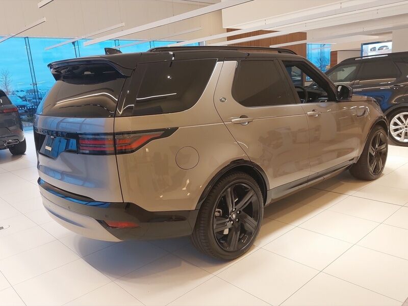 More views of Land Rover Discovery