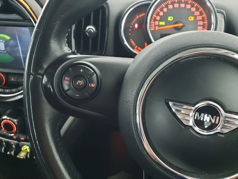 More views of MINI COUNTRYMAN