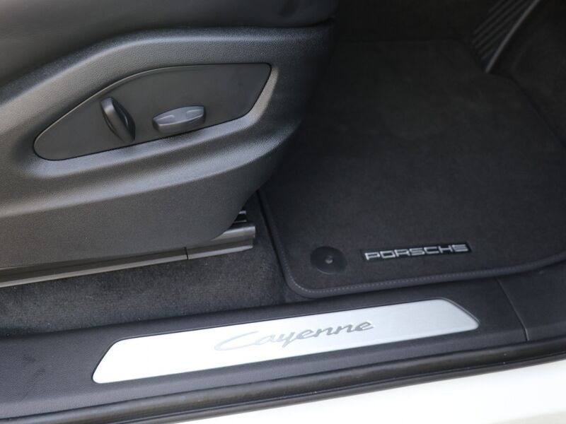 More views of Porsche Cayenne