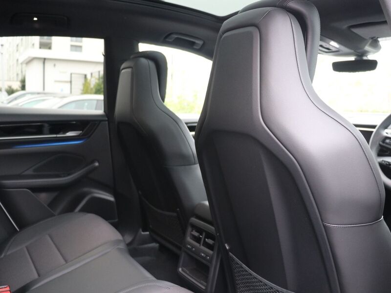 More views of Porsche Macan