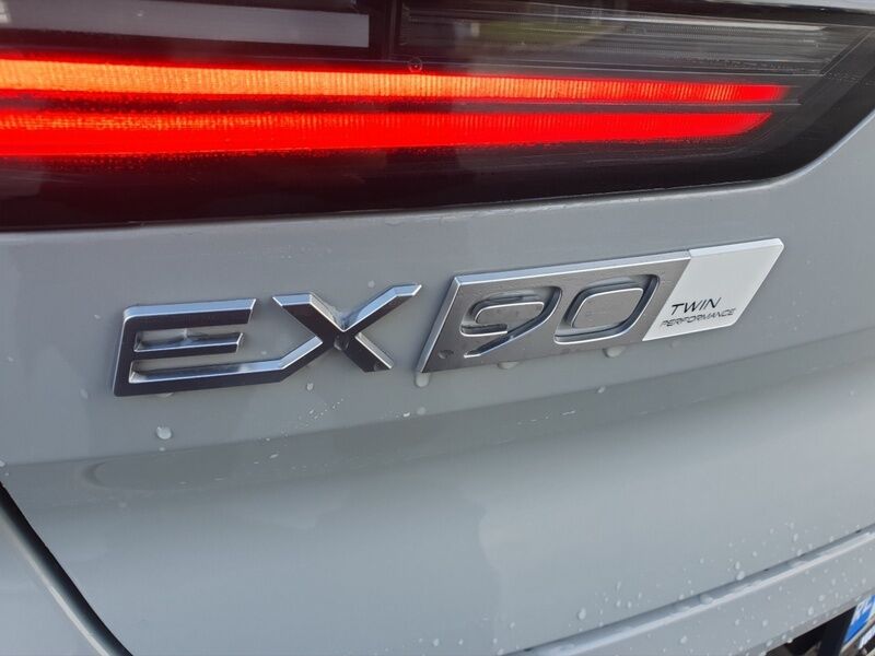 More views of Volvo EX90