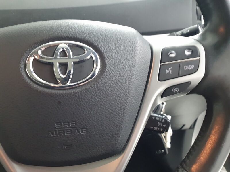 More views of Toyota Verso