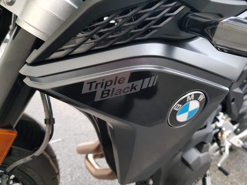 More views of BMW F900R