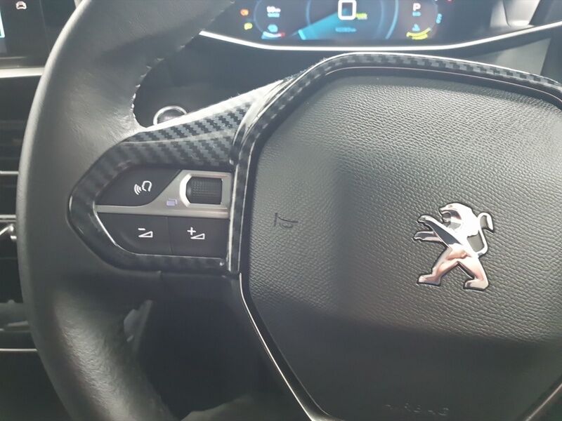 More views of Peugeot 208