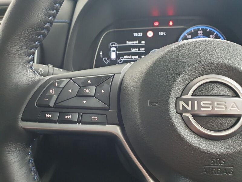 More views of Nissan Leaf