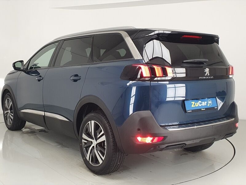 More views of Peugeot 5008