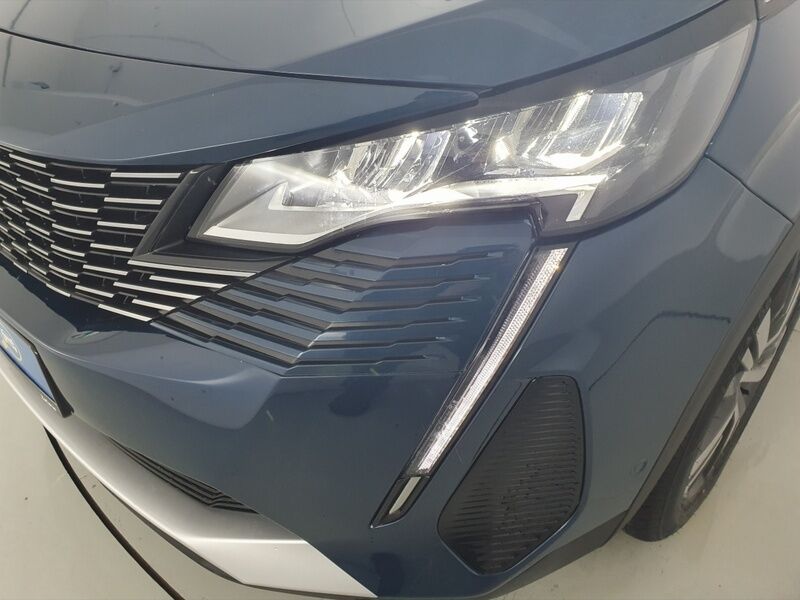 More views of Peugeot 5008