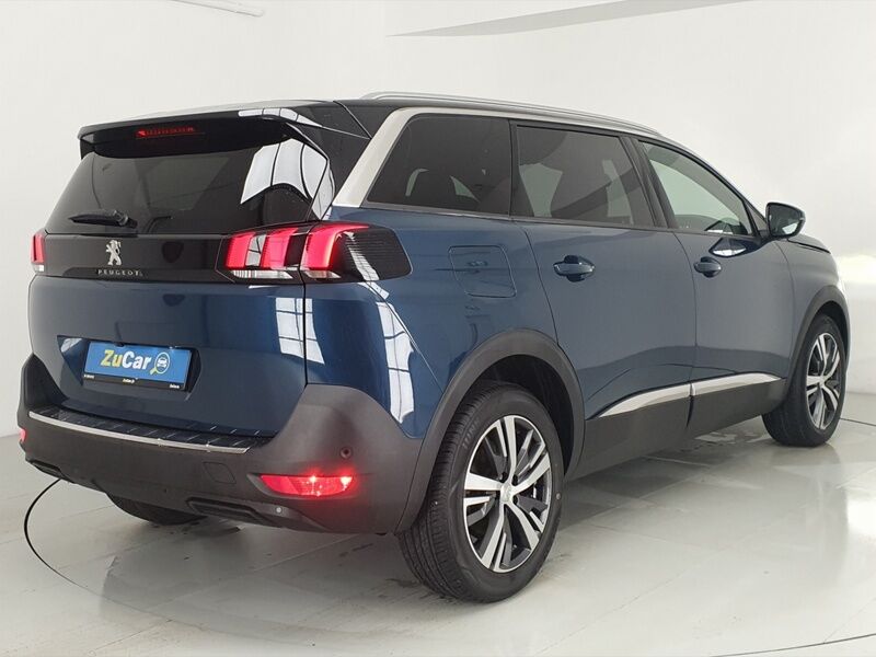 More views of Peugeot 5008