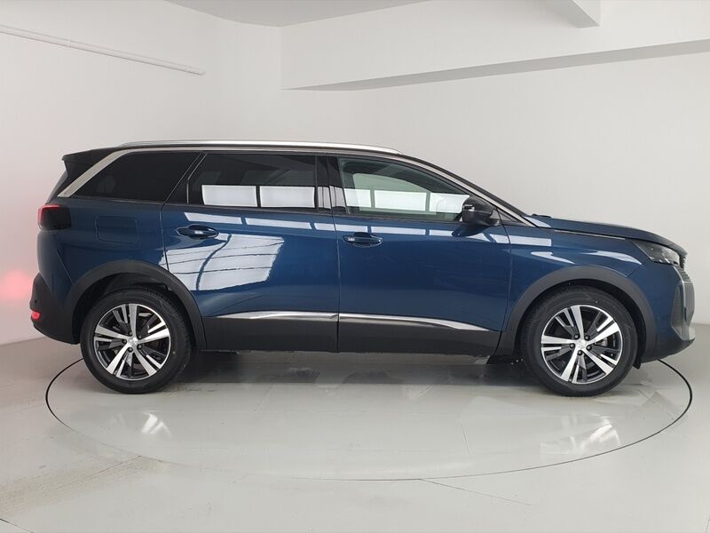 More views of Peugeot 5008