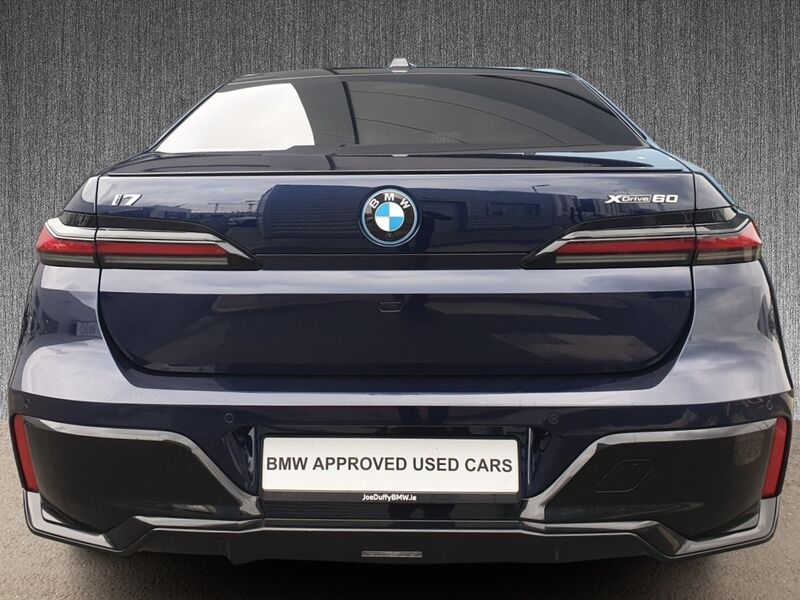 More views of BMW i7