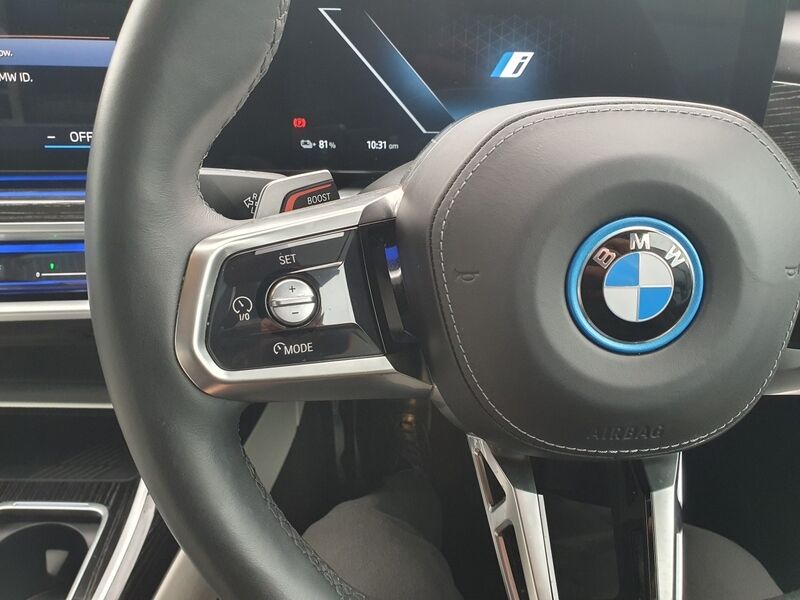 More views of BMW i7