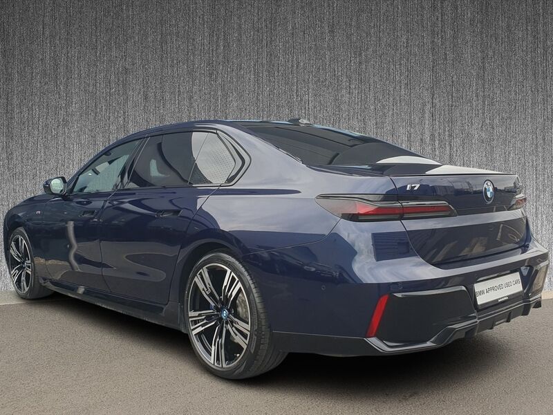 More views of BMW i7