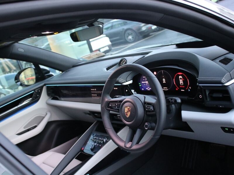 More views of Porsche Macan