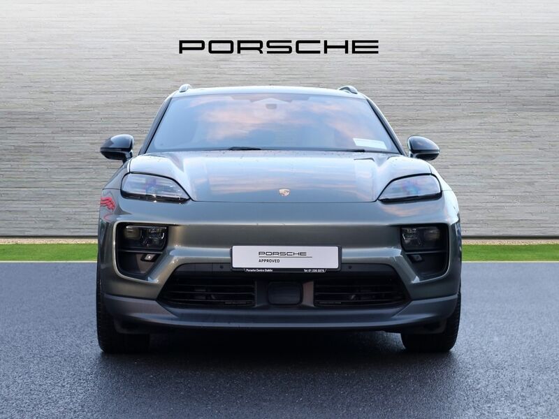 More views of Porsche Macan