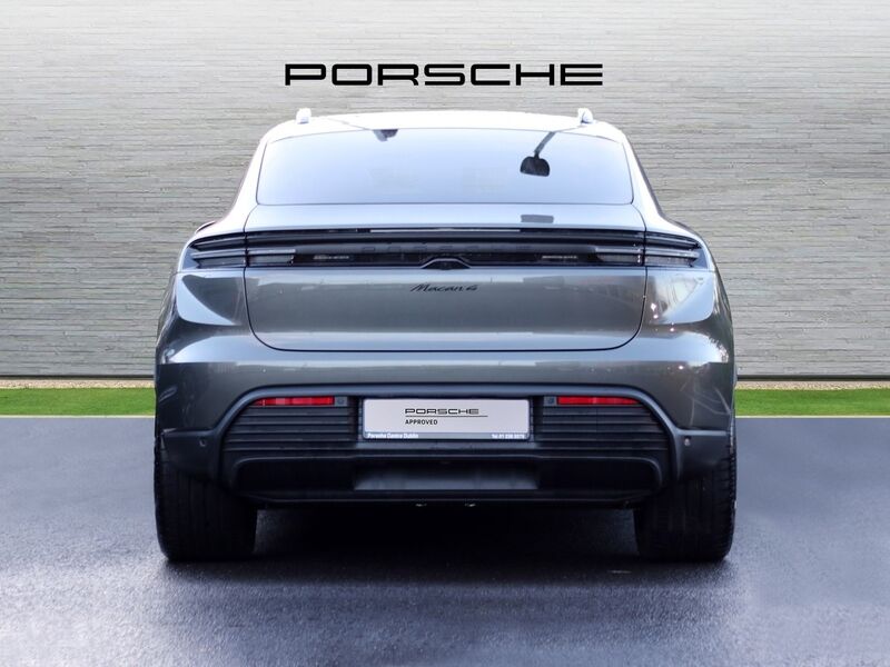 More views of Porsche Macan