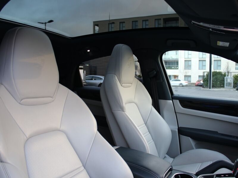 More views of Porsche Cayenne