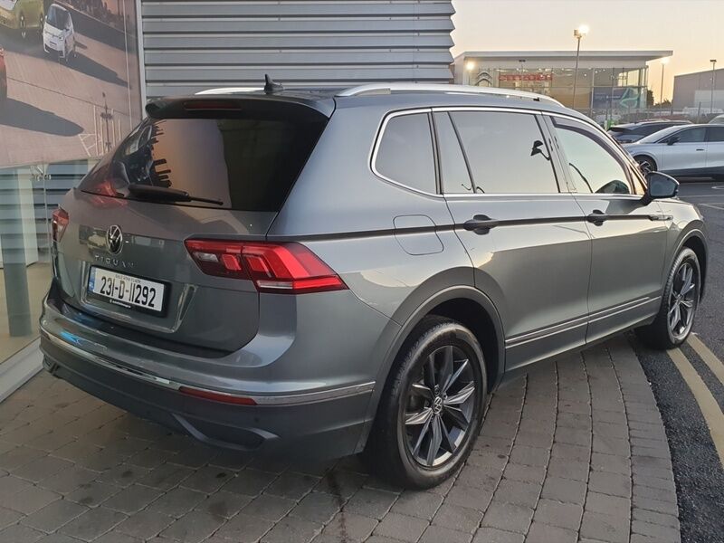 More views of Volkswagen Tiguan Allspace