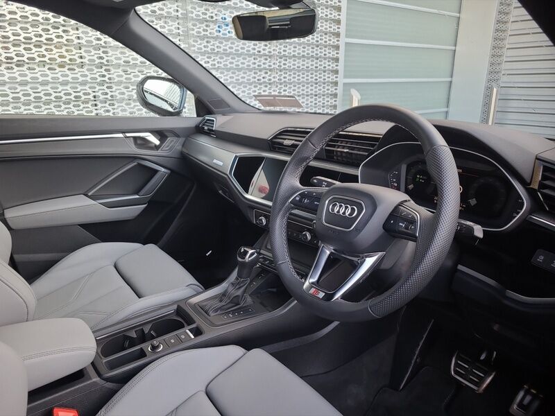 More views of Audi Q3