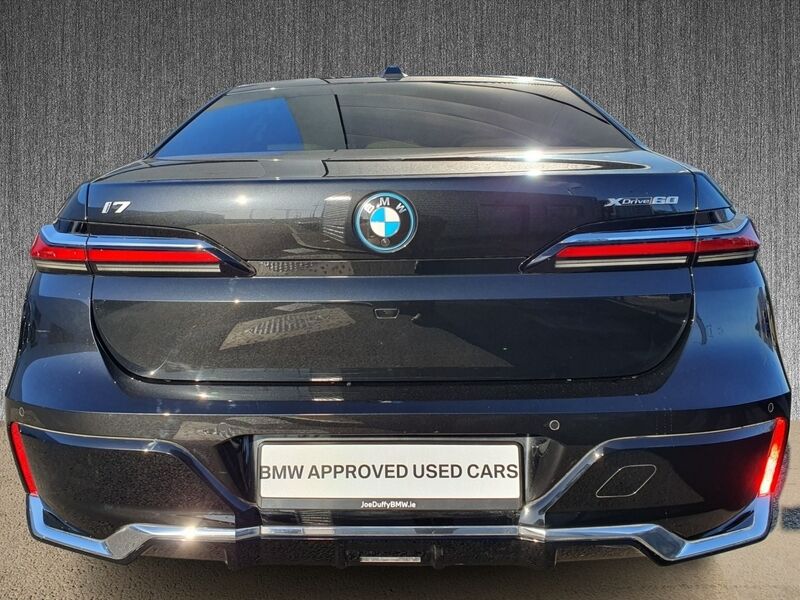 More views of BMW i7